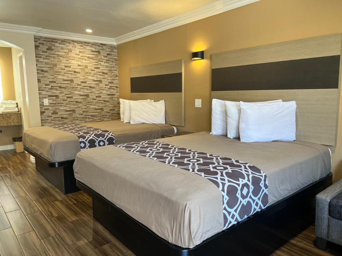 Industry Inn & Suites Ла-Пуэнте Экстерьер фото
