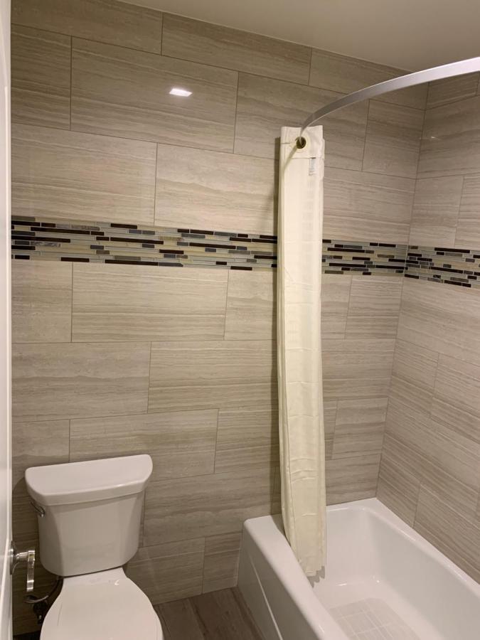 Industry Inn & Suites Ла-Пуэнте Экстерьер фото