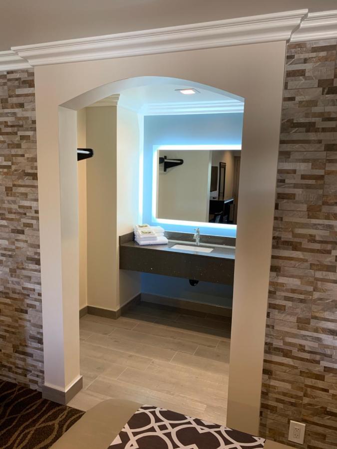 Industry Inn & Suites Ла-Пуэнте Экстерьер фото