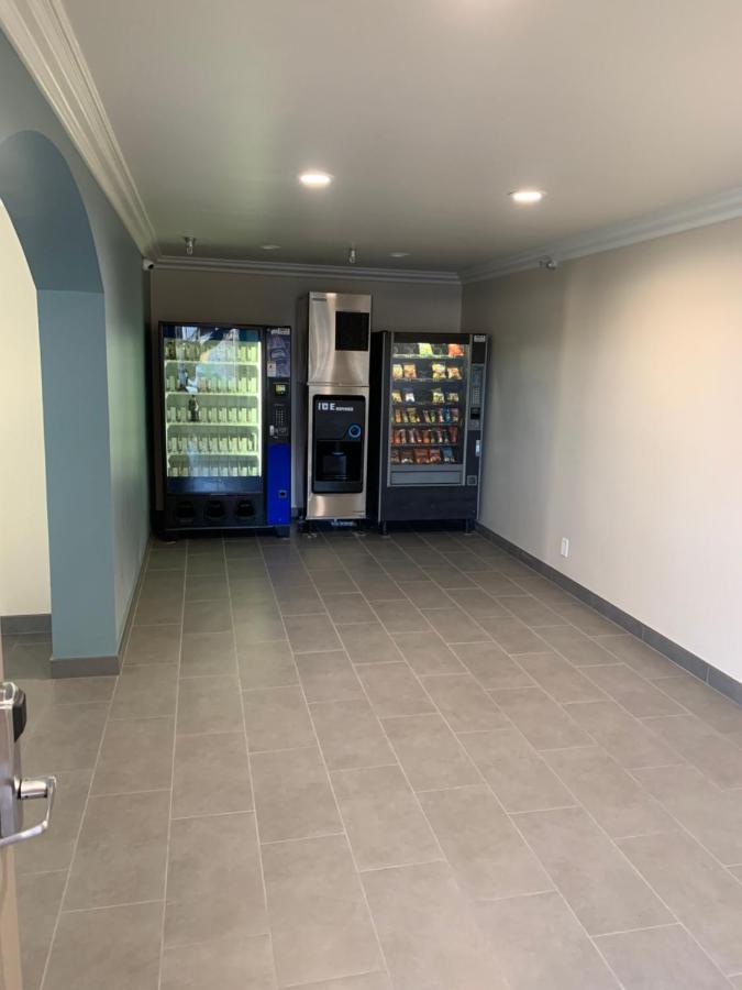 Industry Inn & Suites Ла-Пуэнте Экстерьер фото